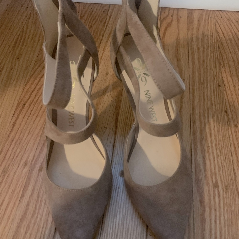Nine West camel suede 3 inch heels size 7.